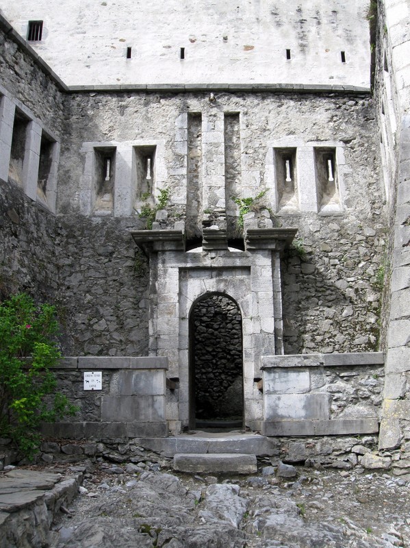  Le Chateau fort et le musée pyrénéen de Lourdes