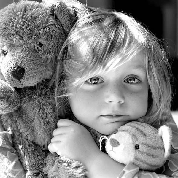 Enfants en noir et blanc