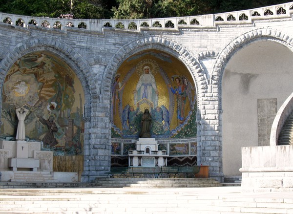 Lourdes-La Basilique Notre-Dame-du-Rosaire 