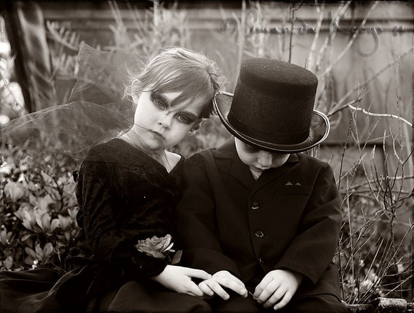 Enfant en noir et blanc