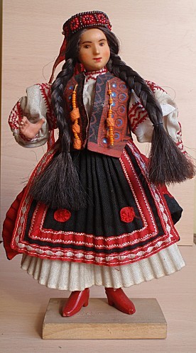 Poupée costume folklorique 