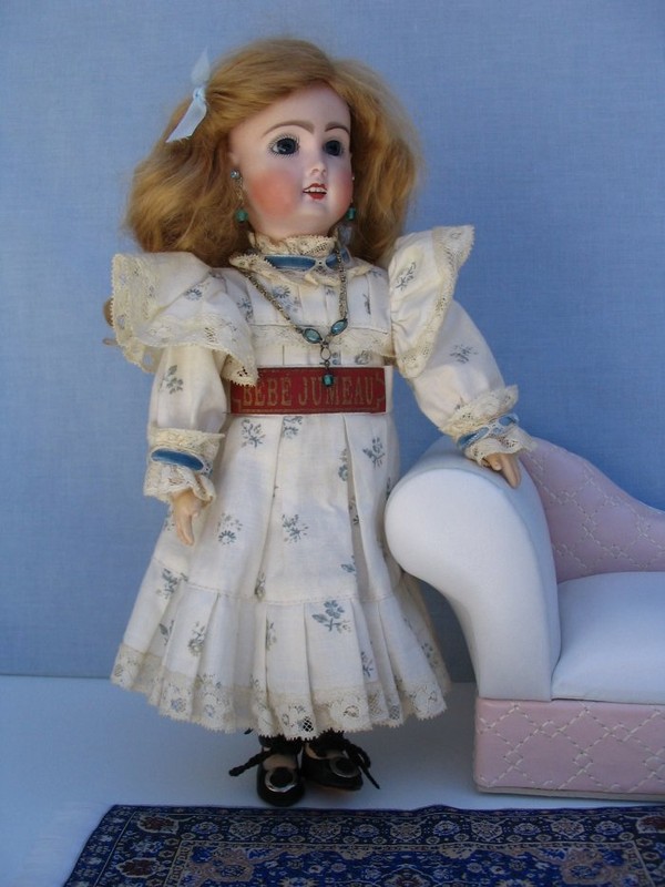 Poupée de porcelaine