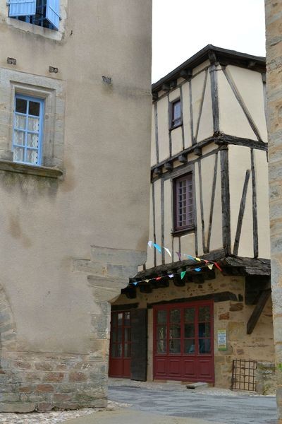 Beau village de  Sauveterre-de-Rouergue