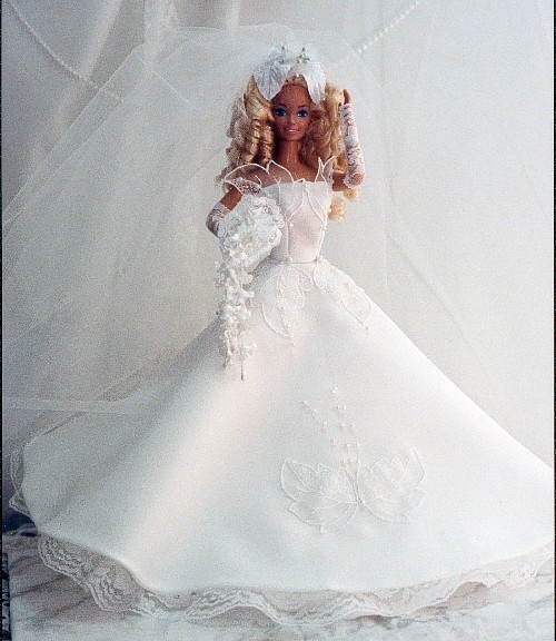 Poupée robe de mariée