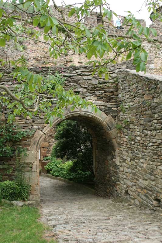 Beau village de Brousse le Château