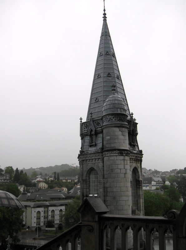 Lourdes- La Basilique