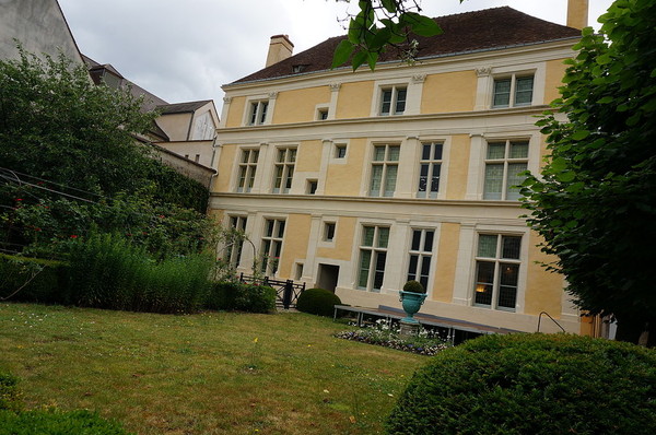 Maison natale de  Jean de La Fontaine-Coté jardin