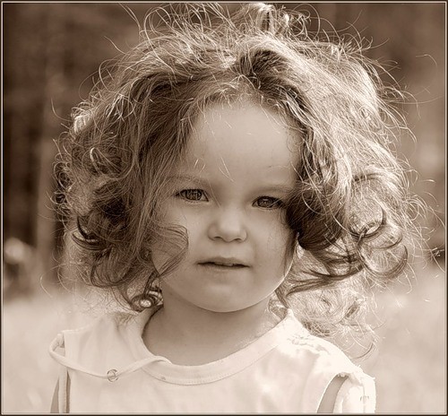 Enfant en noir et blanc