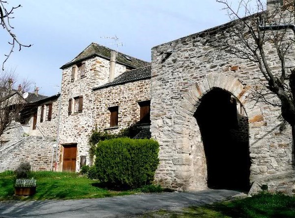 Beau village de  Sauveterre-de-Rouergue