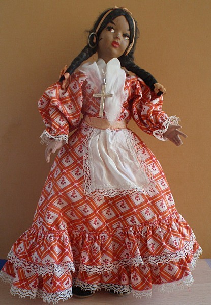 Poupée costume folklorique 