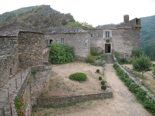 Beau village de Brousse le Château
