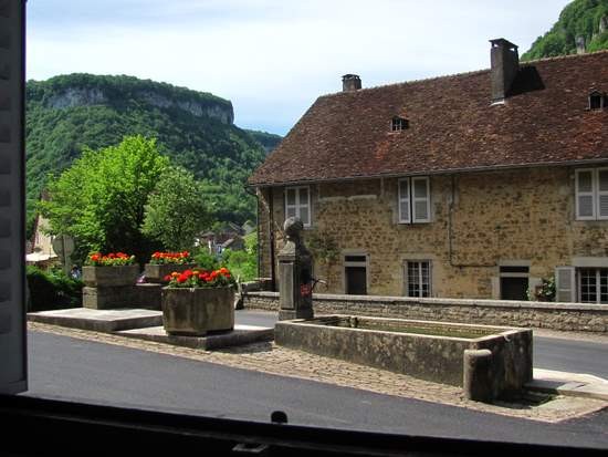 Beau village de Baume-les-Messieurs 