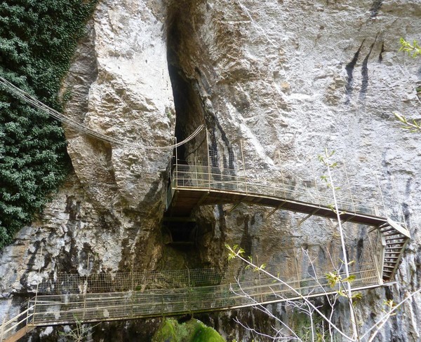 Beau village de Baume-les-Messieurs 