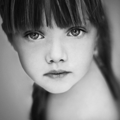 Enfant en noir et blanc