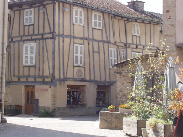 Beau village de  Sauveterre-de-Rouergue