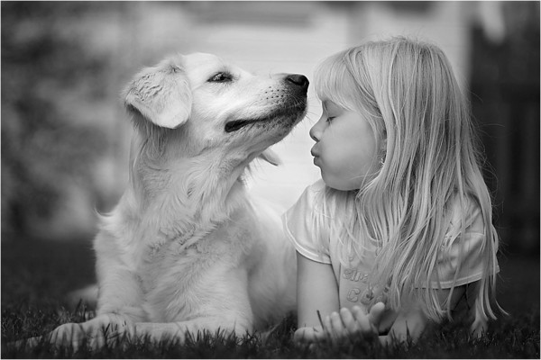 Enfant en noir et blanc