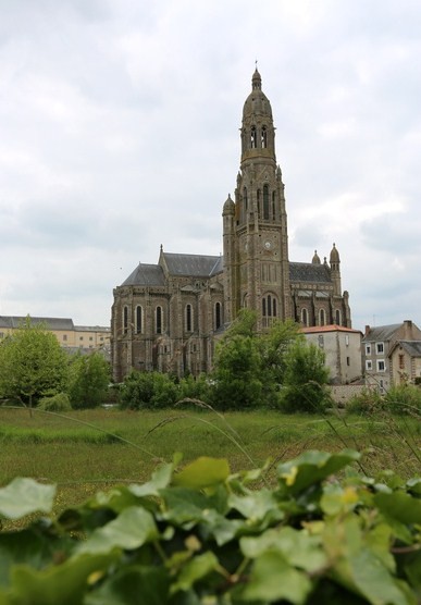 Basilique Saint-Louis-Marie-Grignon-de-Montfort