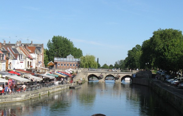 Amiens vu en caléche