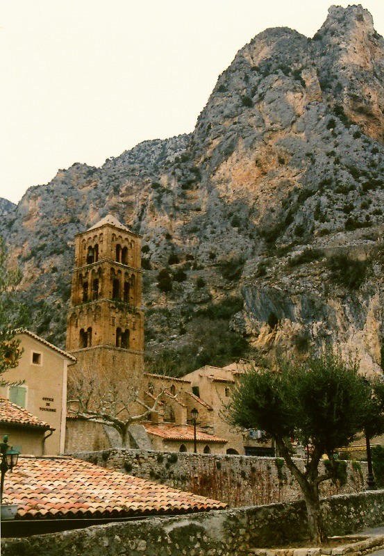   Beau village de Moustiers-Sainte-Marie