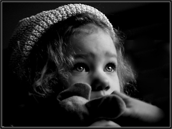 Enfant en noir et blanc