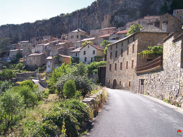 Beau village de Peyre