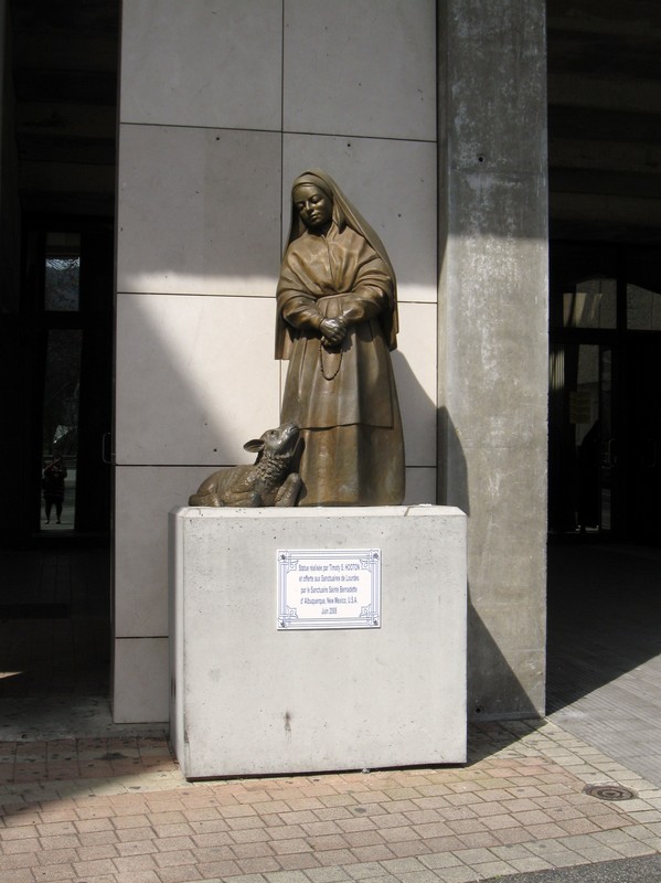 Lourdes - Eglise sainte Bernadette