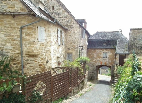 Beau village de Turenne