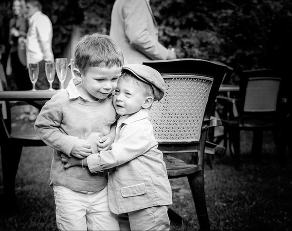 Enfants en noir et blanc