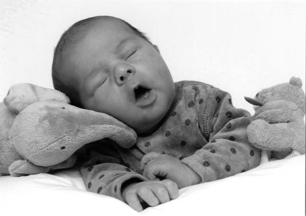 Enfant en noir et blanc