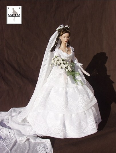 Poupée robe de mariée