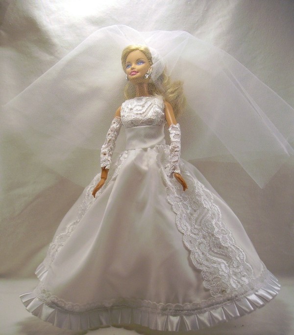 Poupée robe de mariée