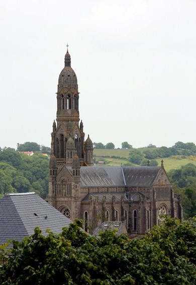 Basilique Saint-Louis-Marie-Grignon-de-Montfort