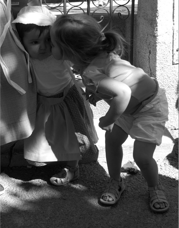 Enfants en noir et blanc