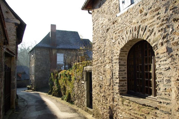 Beau village de Ségur-le-Château