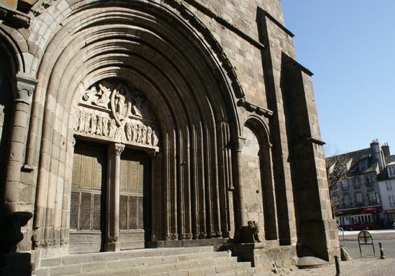 Basilique Notre-Dame-des-Miracles- Mauriac