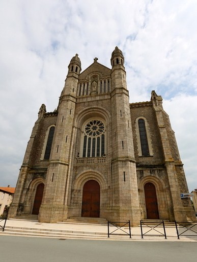 Basilique Saint-Louis-Marie-Grignon-de-Montfort