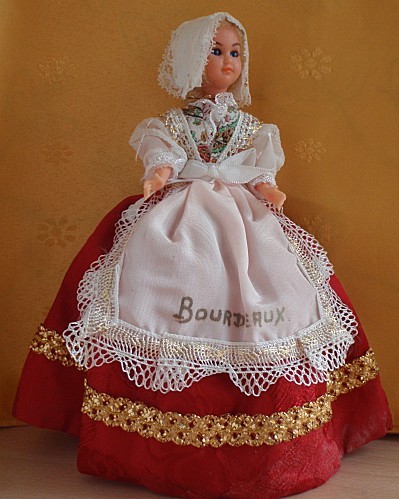 Poupée costume folklorique 