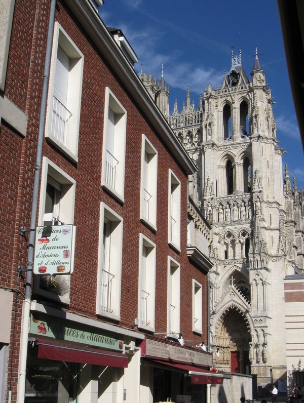 Amiens  vu en caléche