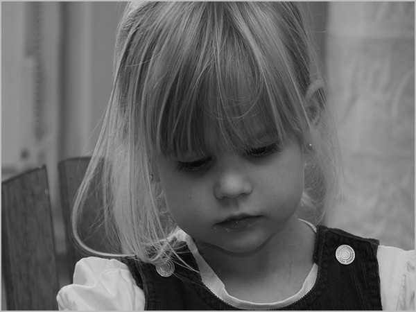 Enfant en noir et blanc