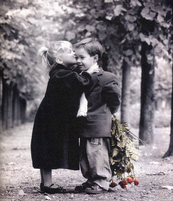 Enfant en noir et blanc