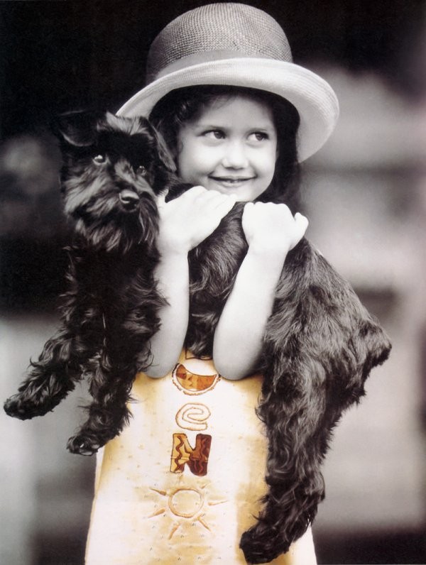 Enfant en noir et blanc