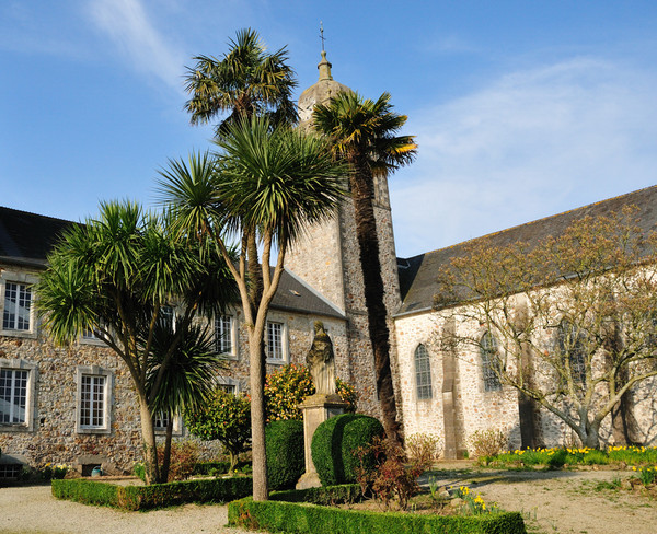 Abbaye Notre Dame de Grâce de Bricquebec-France