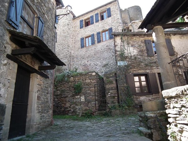 Beau village de Brousse-le-Château