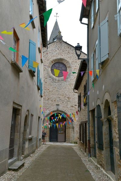 Beau village de  Sauveterre-de-Rouergue