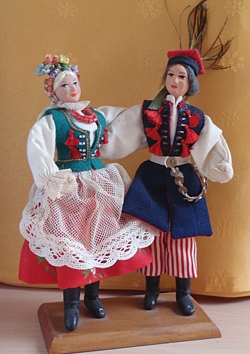 Poupée costume folklorique 