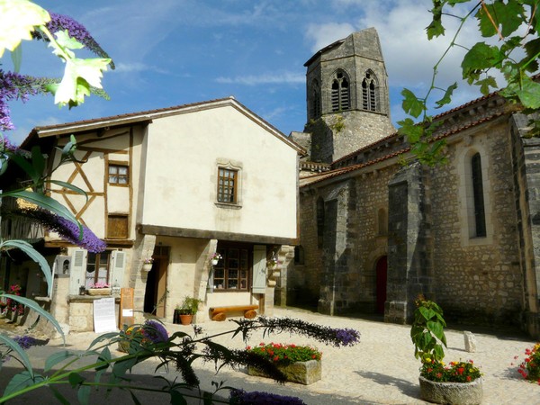 Beau village de Charroux