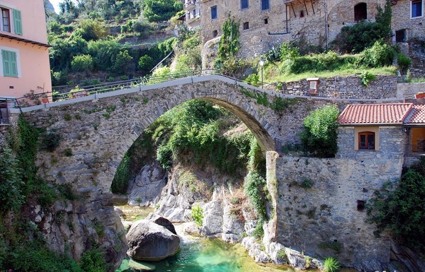   Beau village de Moustiers-Sainte-Marie