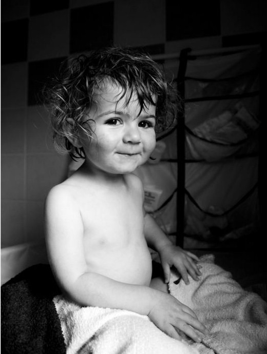 Enfant en noir et blanc