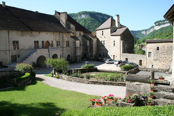 Beau village de Baume-les-Messieurs 