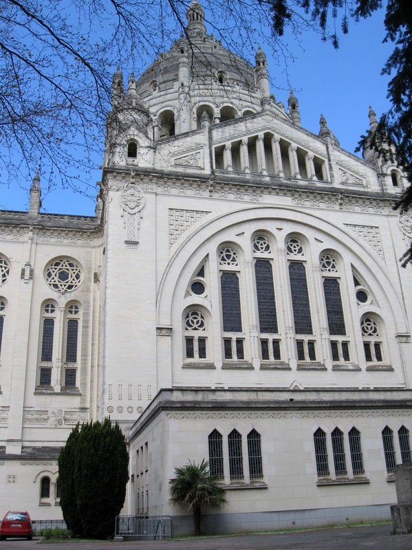 Lisieux-La Basilique Ste Thérèse